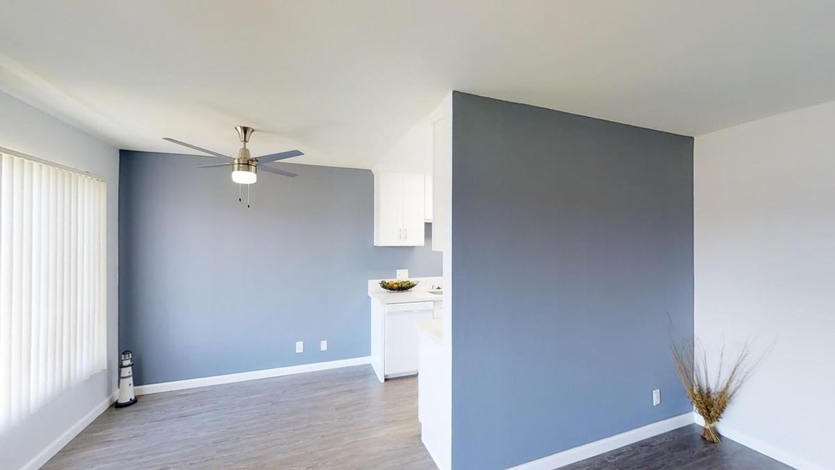 6401 Warner Ave - Photo 7 of 18