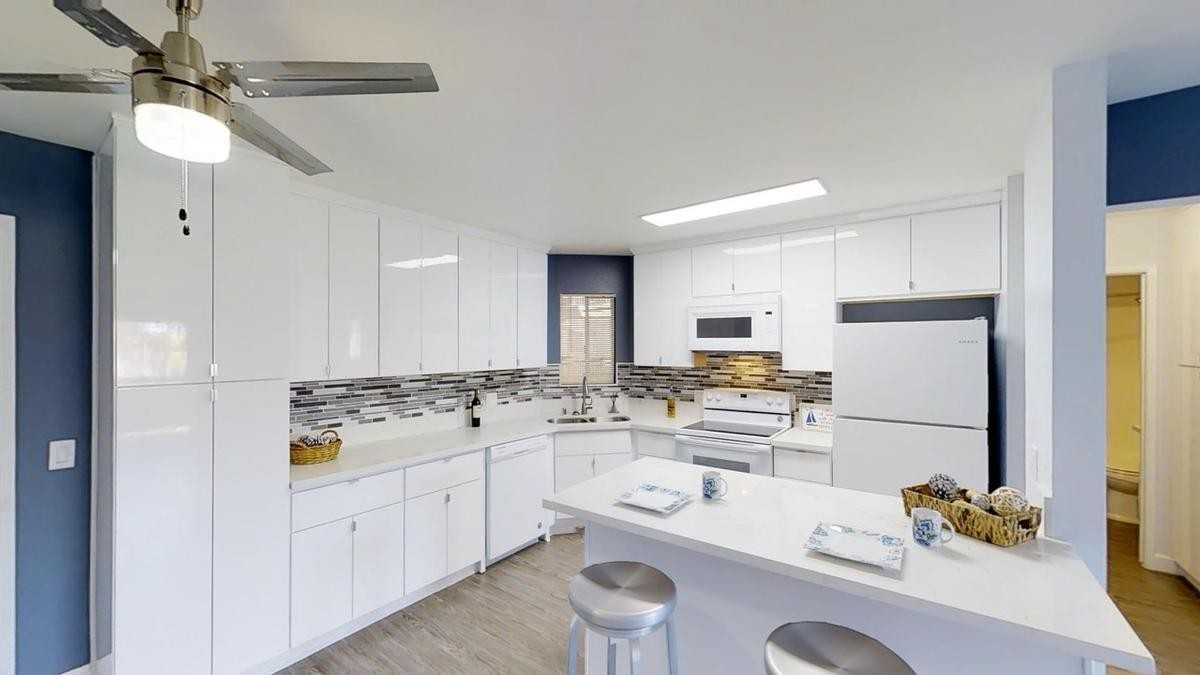 6401 Warner Ave - Photo 6 of 18