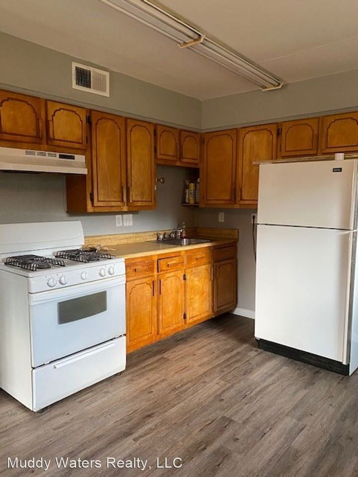 1117 Green Tee Rd - Photo 3 of 6