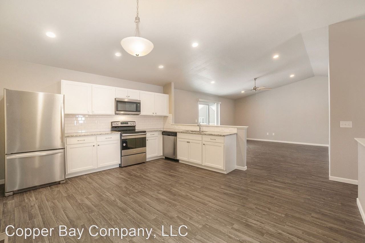 313 N Harris St - Photo 2 of 16