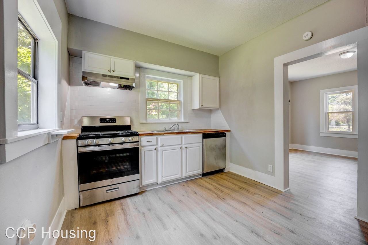 5109 S 24th St - Photo 2 of 20