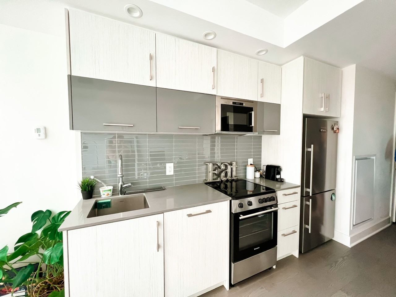 255 Bay St - Photo 5 of 26