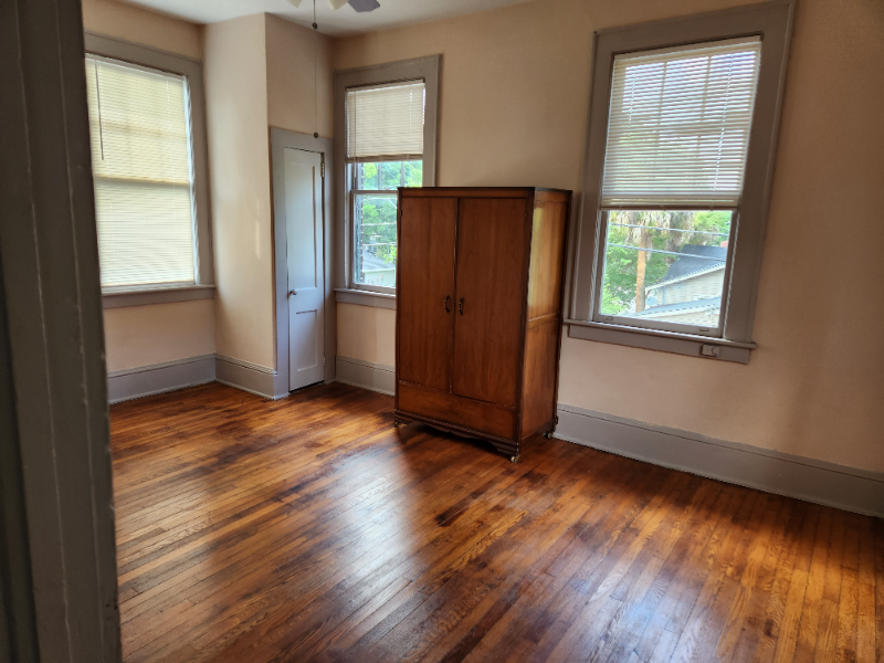 1302 E Victory Dr #3 - Photo 3 of 12