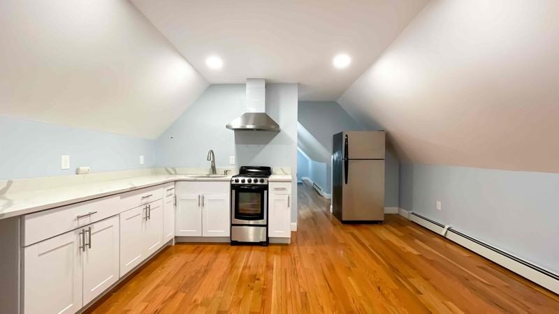 881 Essex St #3 - Photo 3 of 6