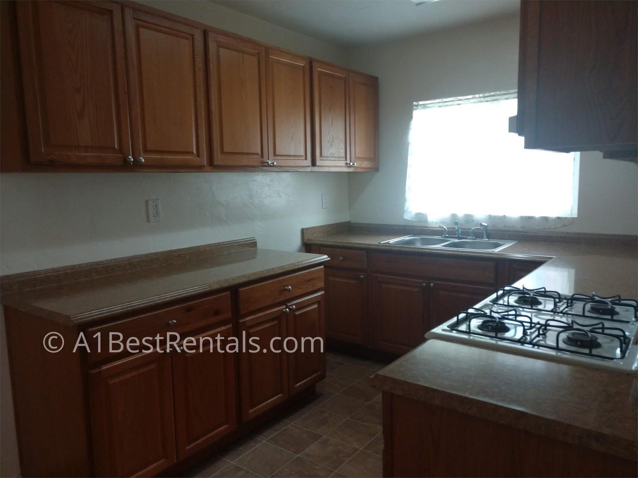 427 Corson Ave #1 - Photo 7 of 11
