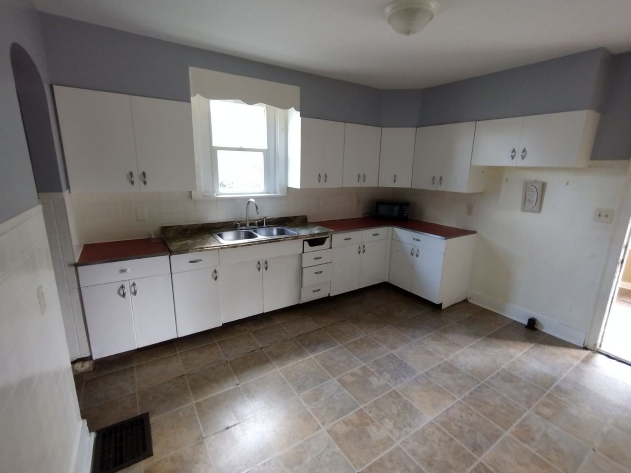 1733 Lockbourne Rd #1 - Photo 4 of 30