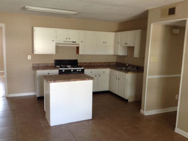 3779 Voltaire Ave - Photo 3 of 5