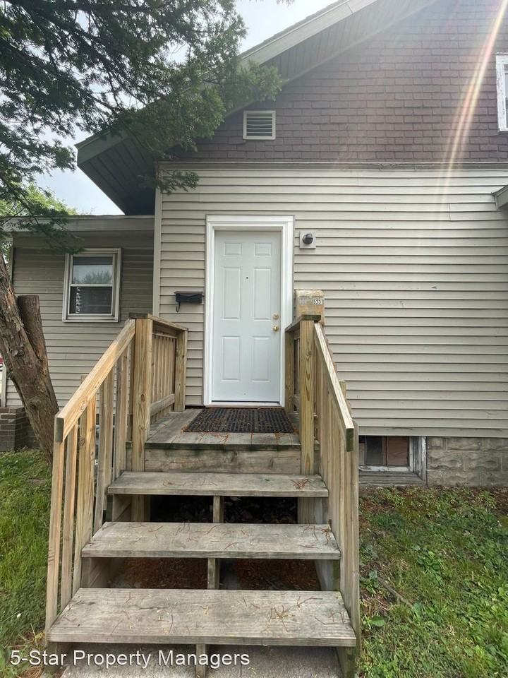 523 1/2 S Main St - Photo 2 of 9