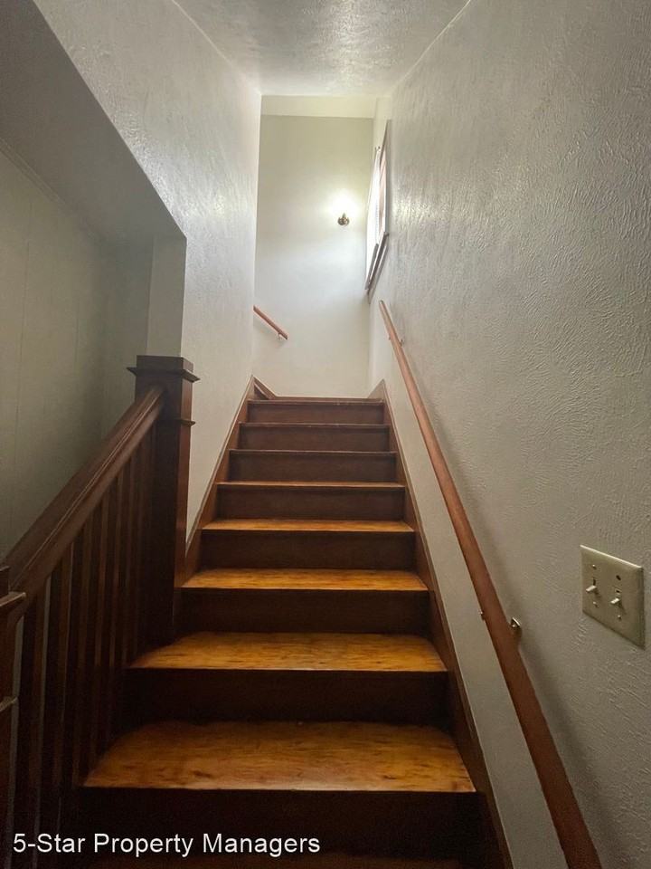523 1/2 S Main St - Photo 3 of 9