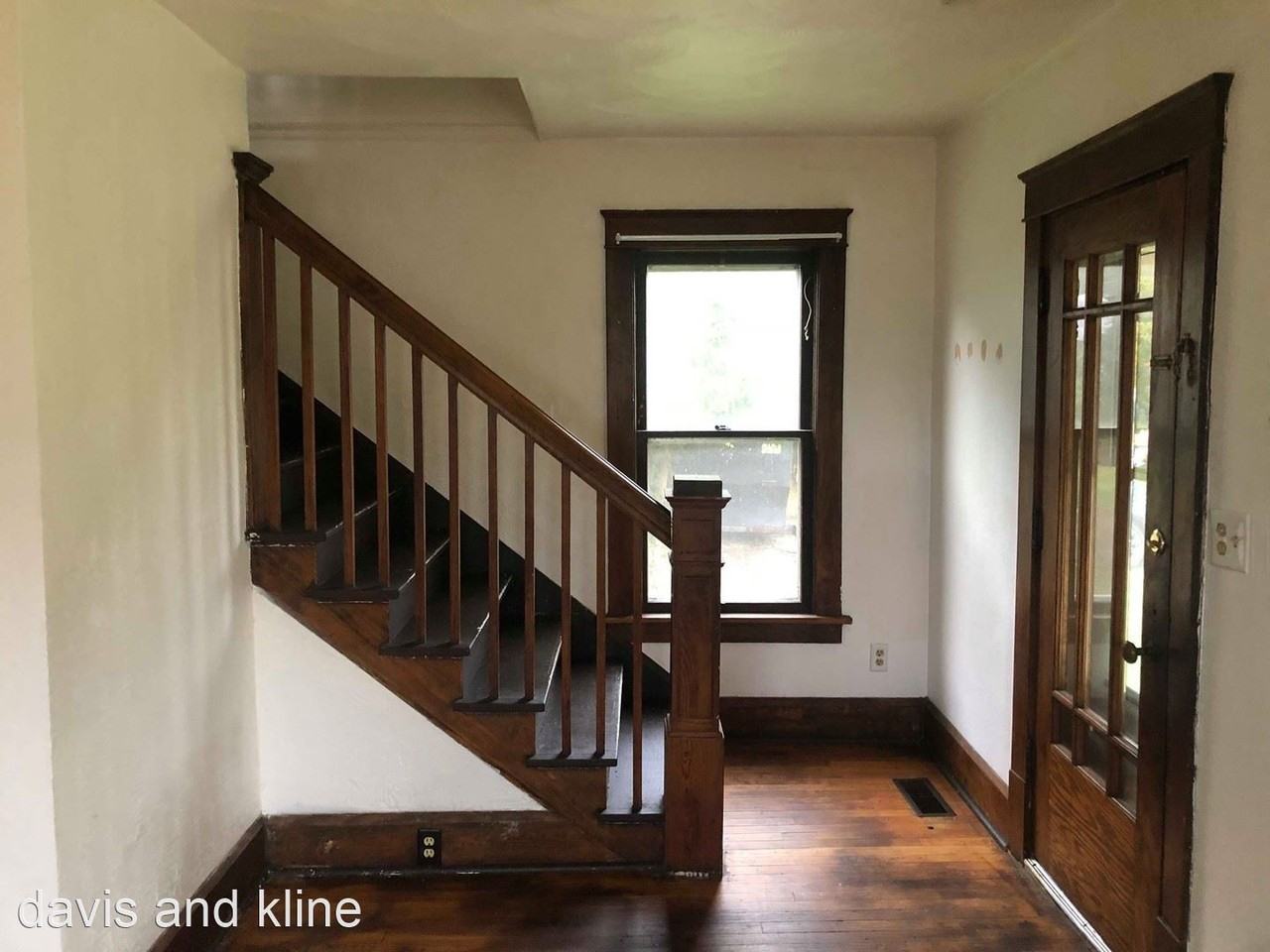 2239 Saint Clair St - Photo 2 of 6