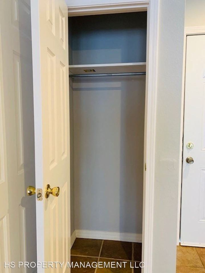 3714 W Division St - Photo 3 of 20