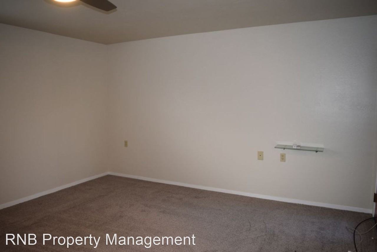 605 Oak Ridge Dr - Photo 2 of 20