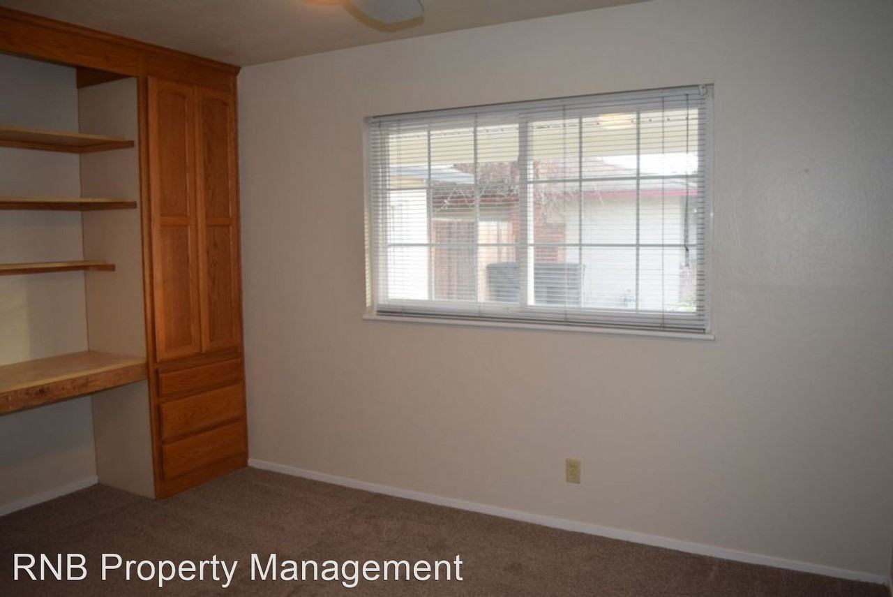 605 Oak Ridge Dr - Photo 3 of 20