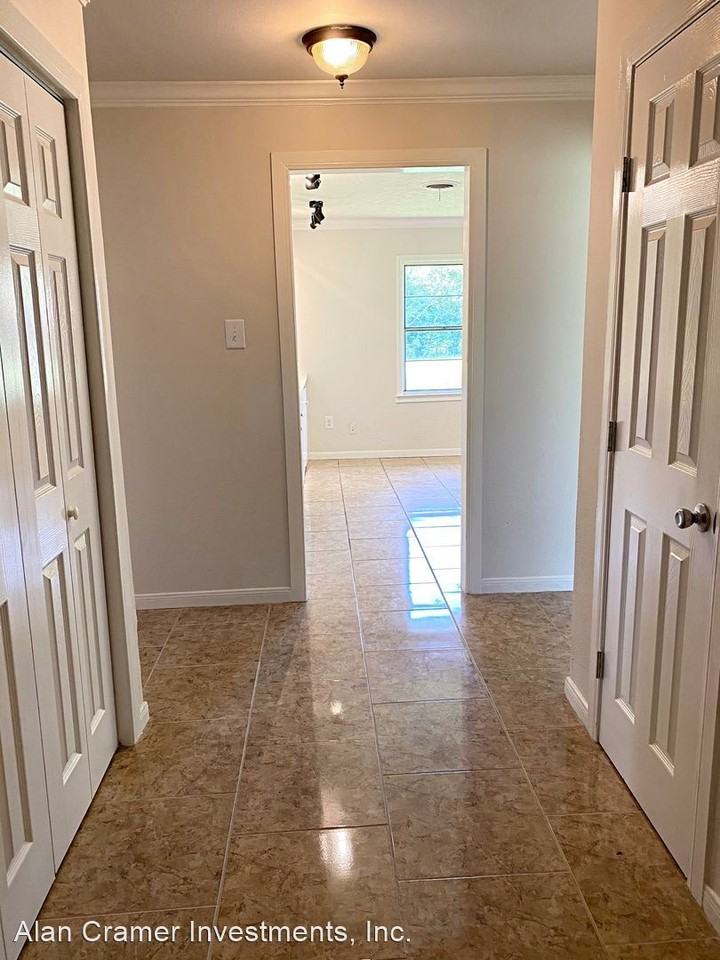 275 W Smith St - Photo 3 of 14