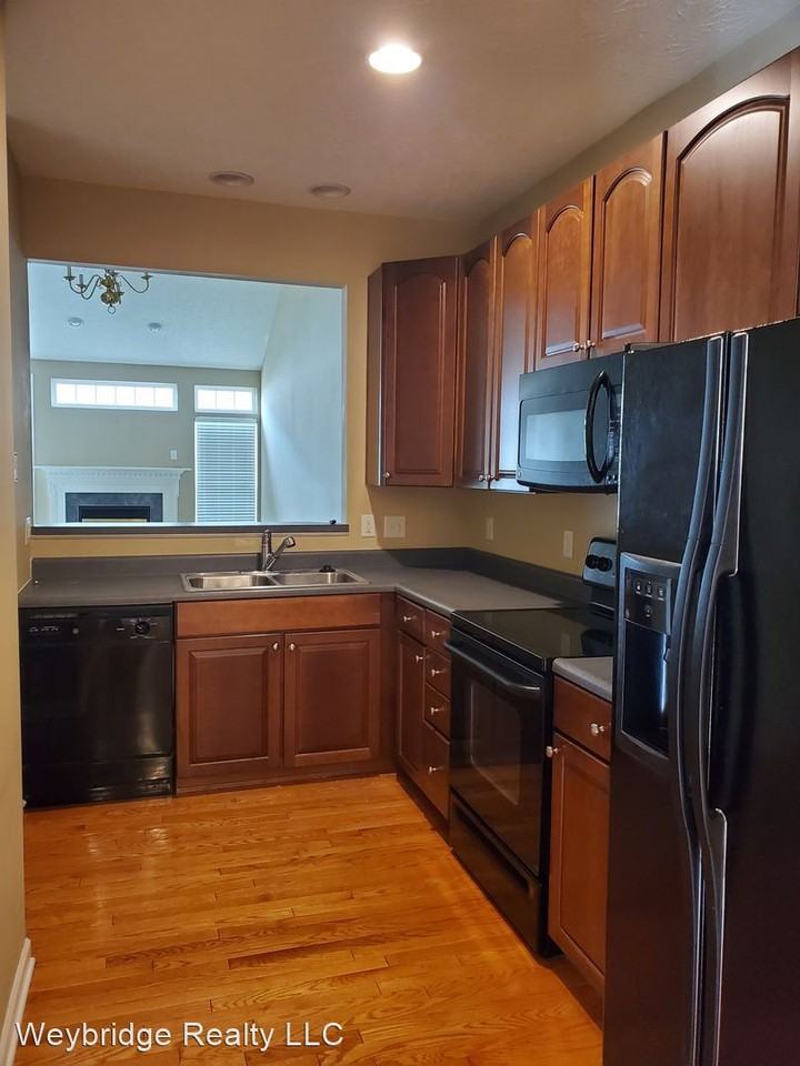 7222 Baltic Ct - Photo 3 of 22