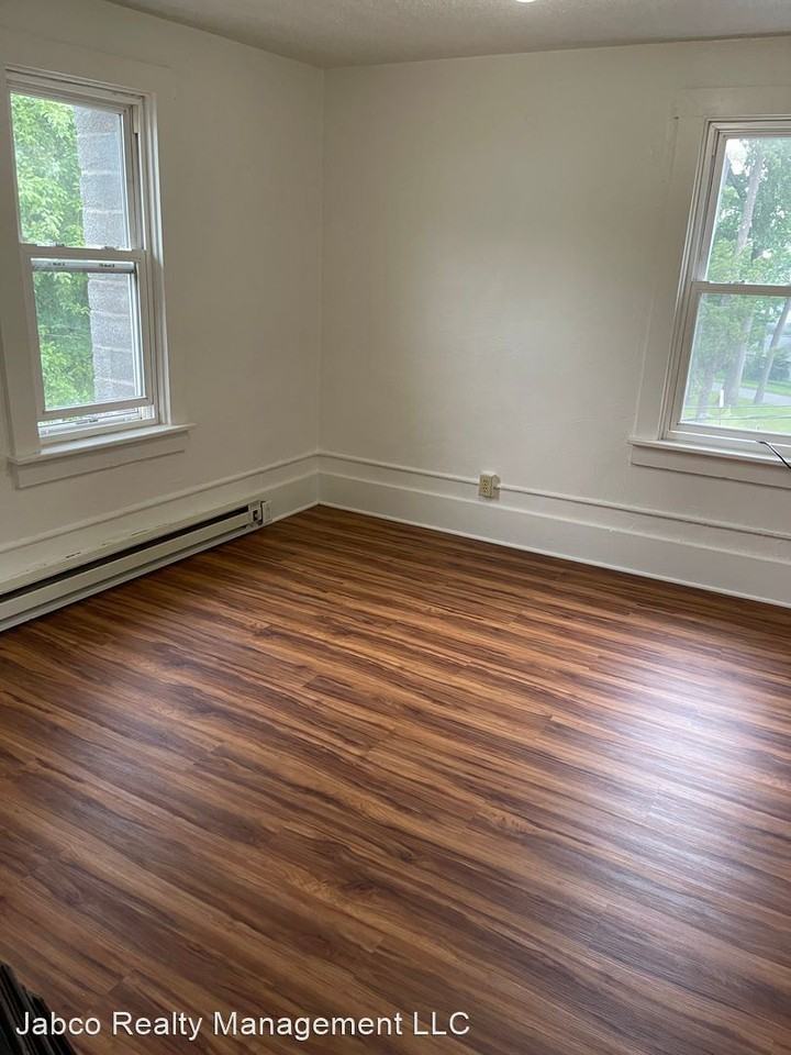 135 Whiterock Lane - Photo 2 of 7