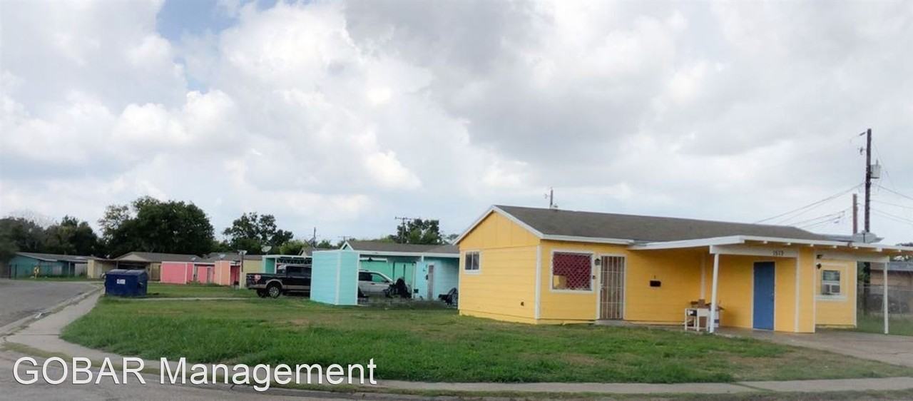 1513 Lazy Ln - Photo 3 of 11