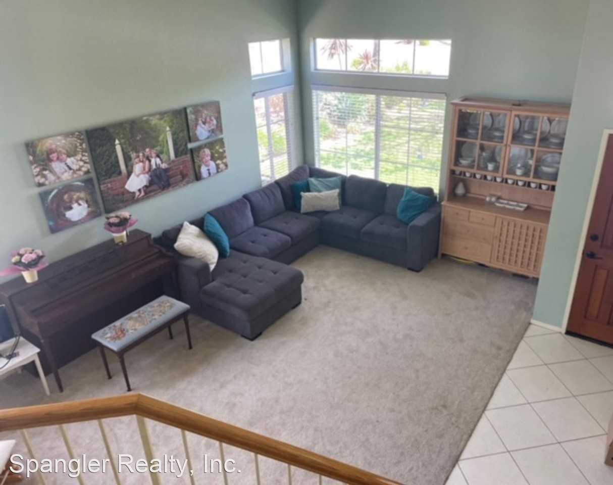 1214 Rocky Point Way - Photo 2 of 12