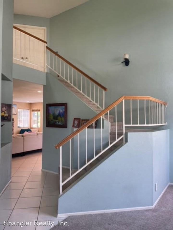 1214 Rocky Point Way - Photo 3 of 12