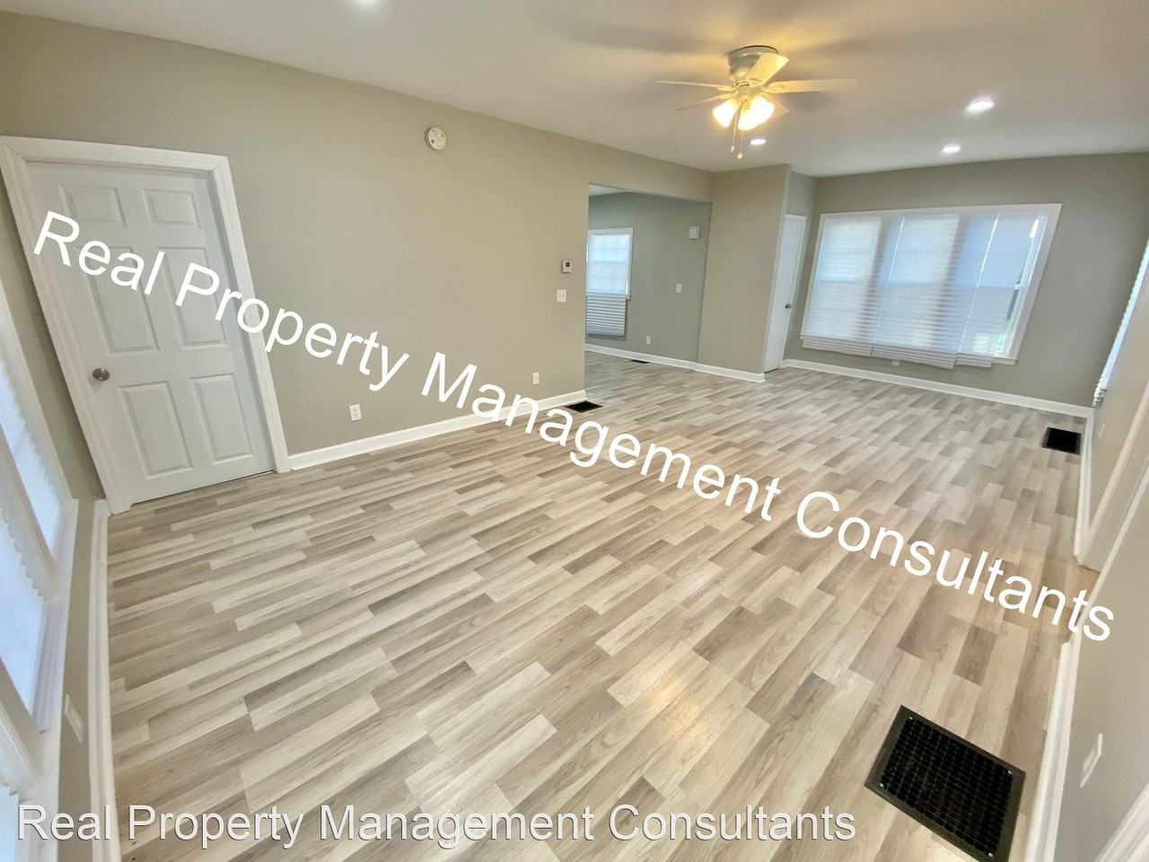 414 S Hocker Ave - Photo 3 of 15