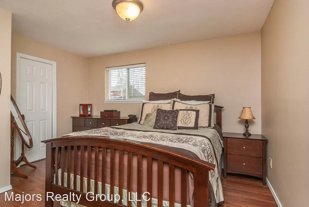 305 Cindy Dr - Photo 3 of 16