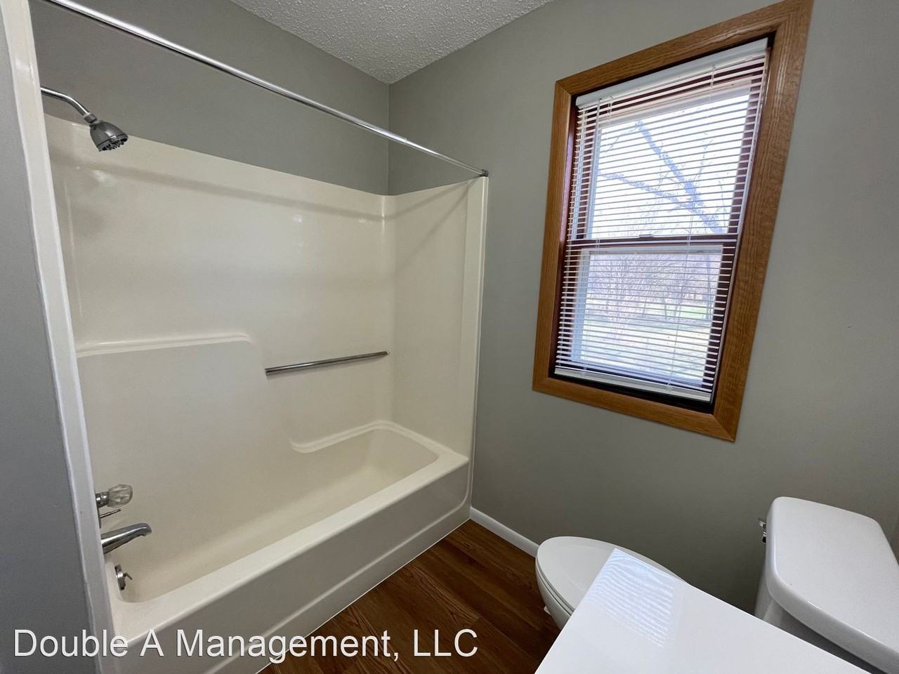 914 Gilbert St - Photo 3 of 25