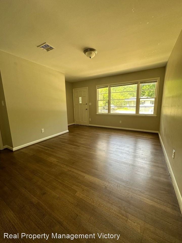 121 26th Ave Nw - Photo 2 of 11