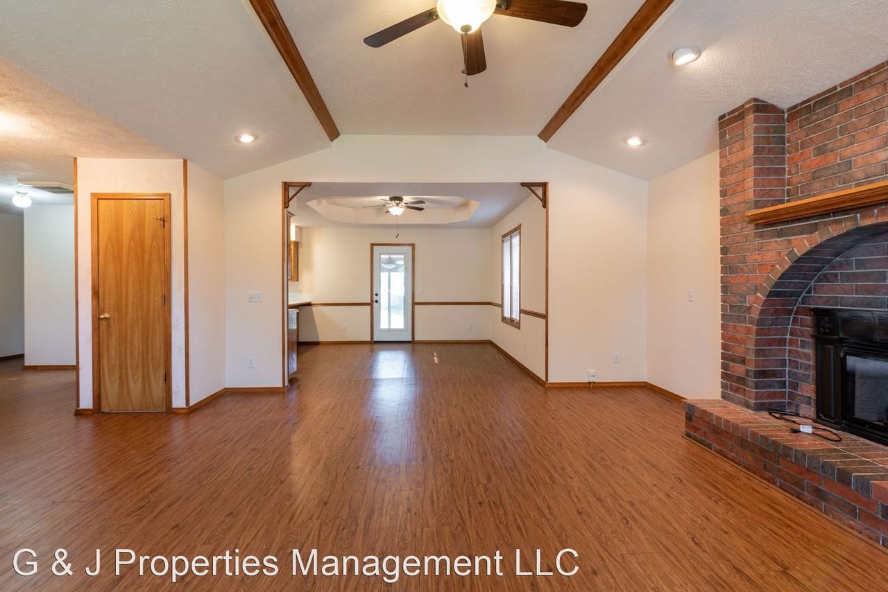 2218 E Powell St - Photo 3 of 9