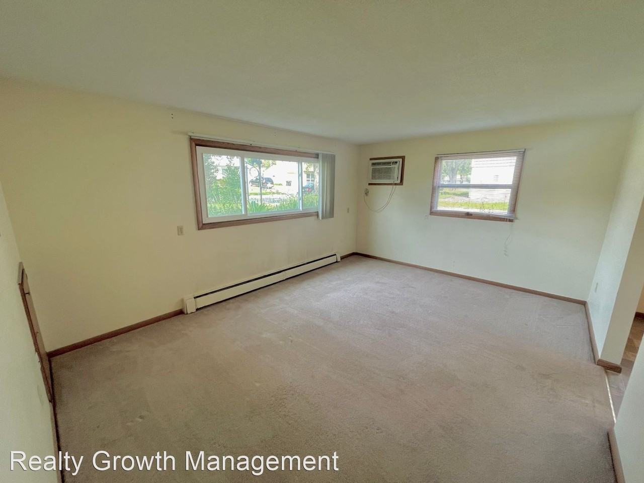 1530 10th Ave SE - Photo 2 of 16