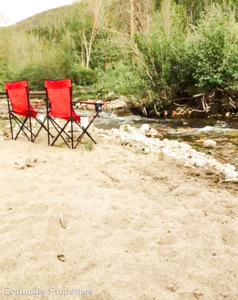 1054 Straight Creek Dr - Photo 2 of 15