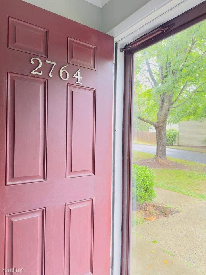 2764 Gatewood Cir - Photo 2 of 20