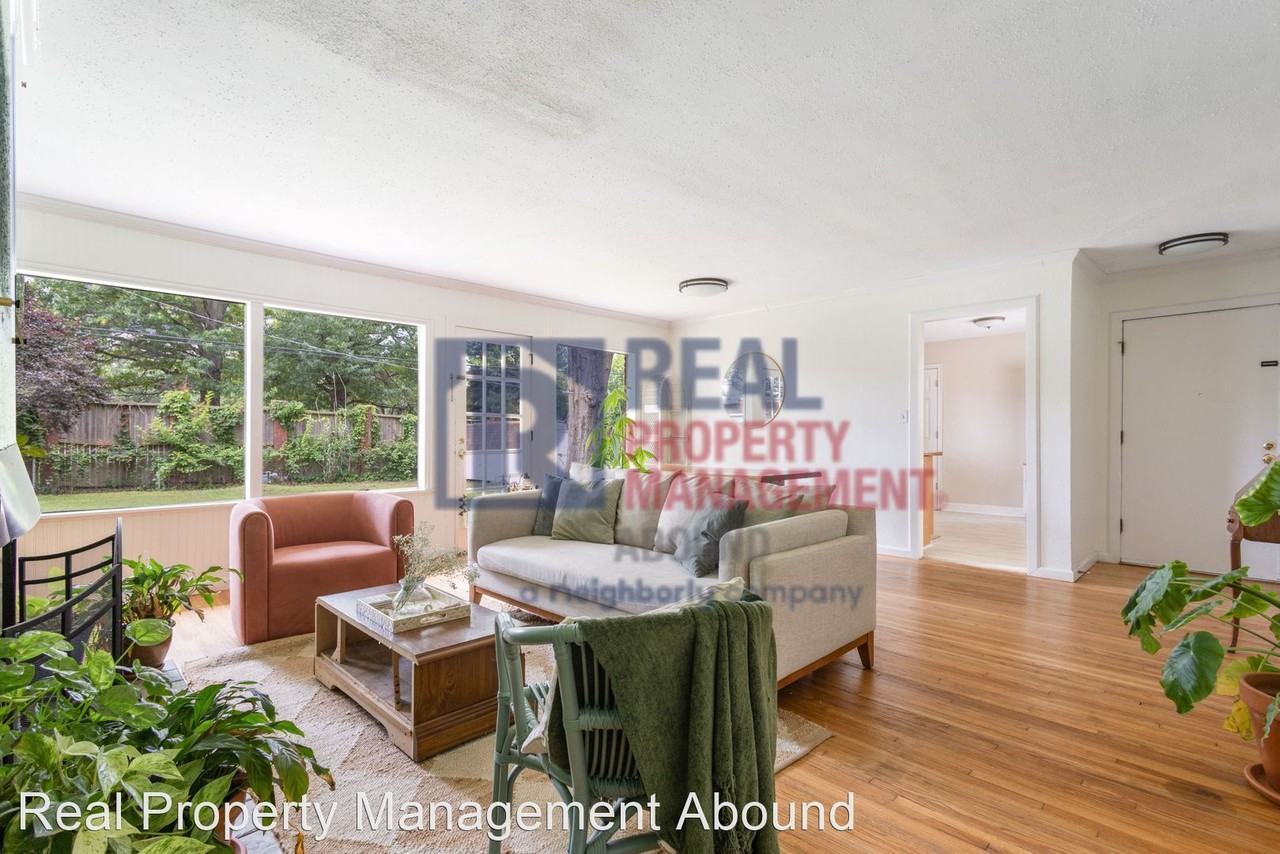 2422 E 57th St - Photo 2 of 17