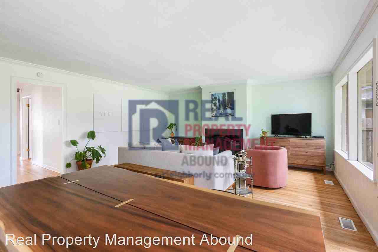 2422 E 57th St - Photo 3 of 17