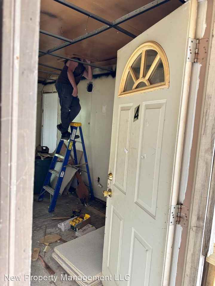 309 S 9th St - Photo 2 of 3