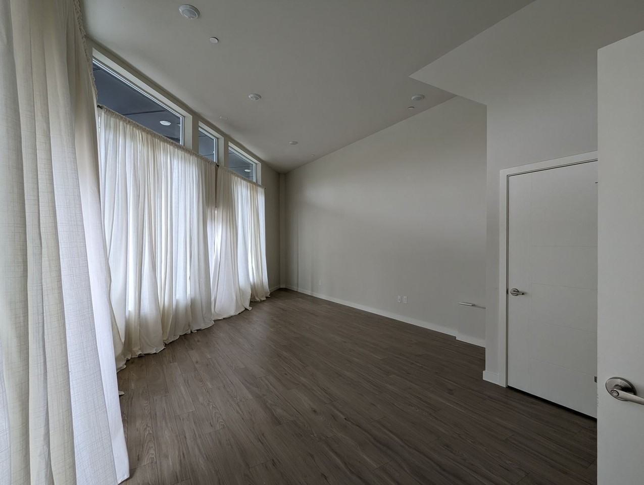 7118B Beacon Ave S - Photo 3 of 20