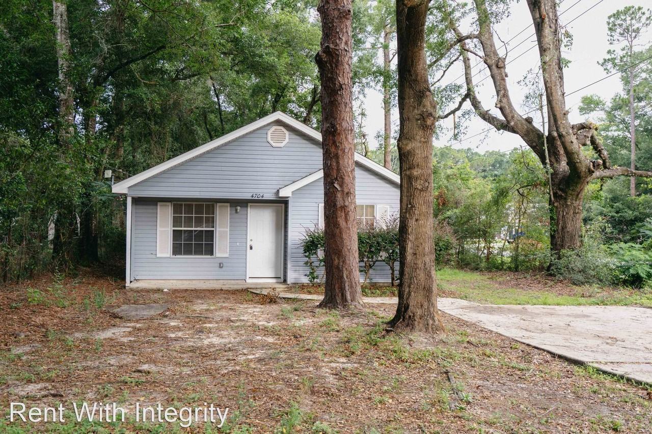 4704 Oleander Dr - Photo 3 of 33