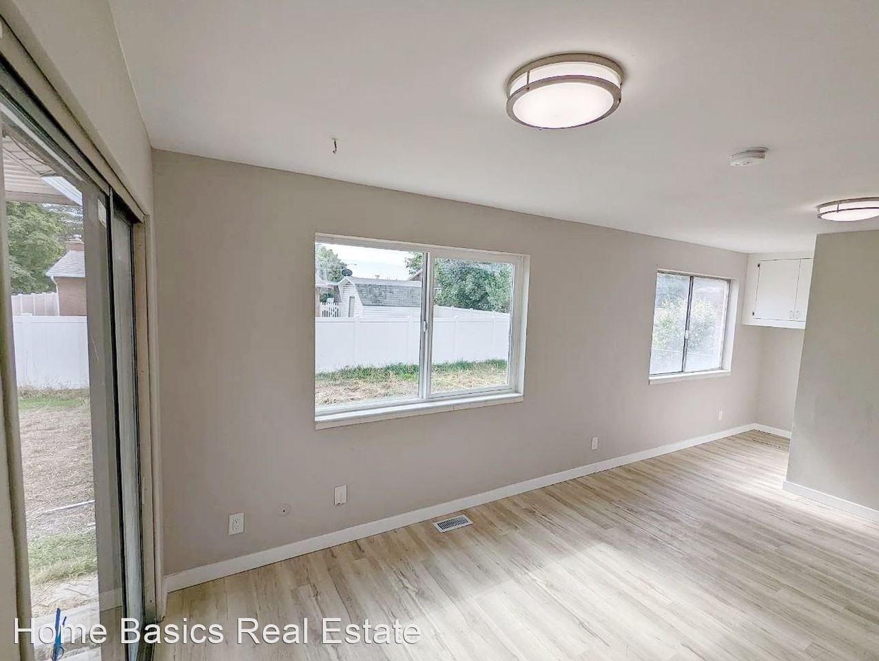 1025 W 500 N - Photo 2 of 28