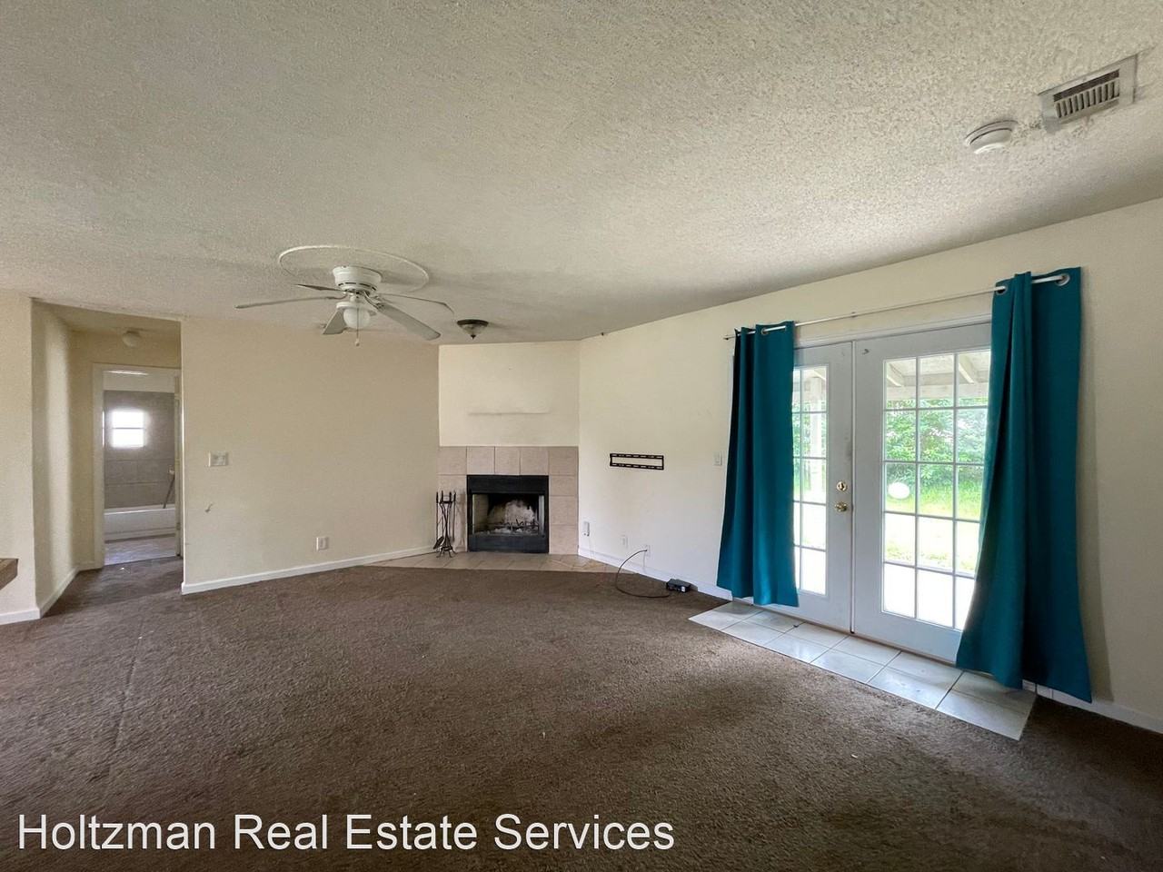 19 Susan Ln - Photo 2 of 13