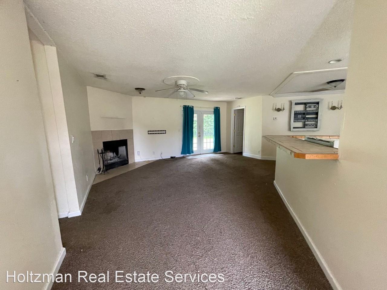 19 Susan Ln - Photo 3 of 13