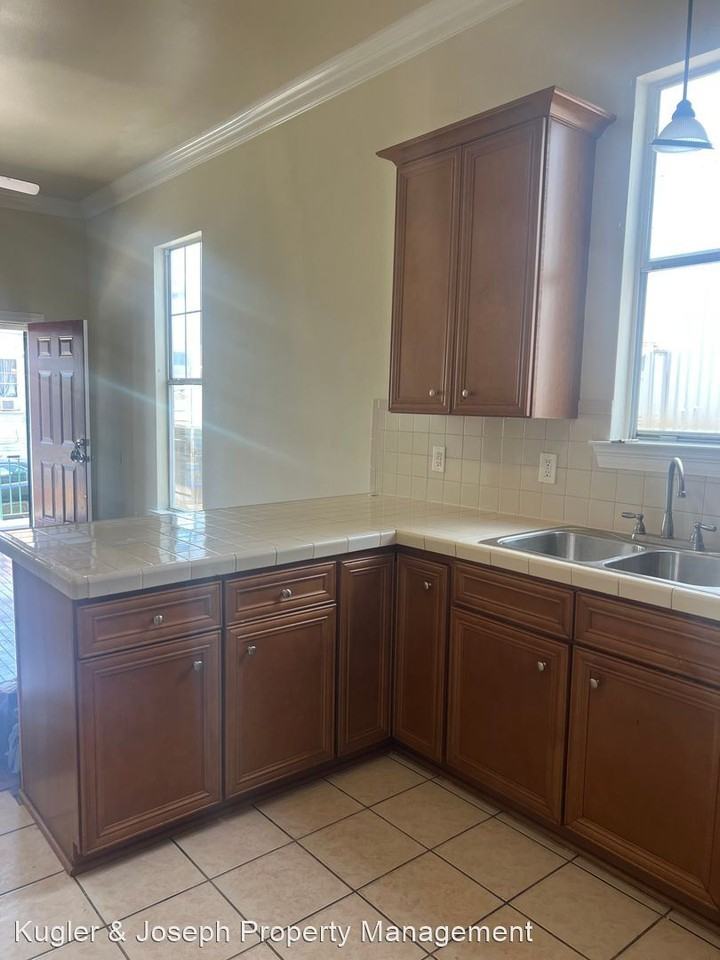 604-06 S. Cortez Street - Photo 3 of 11