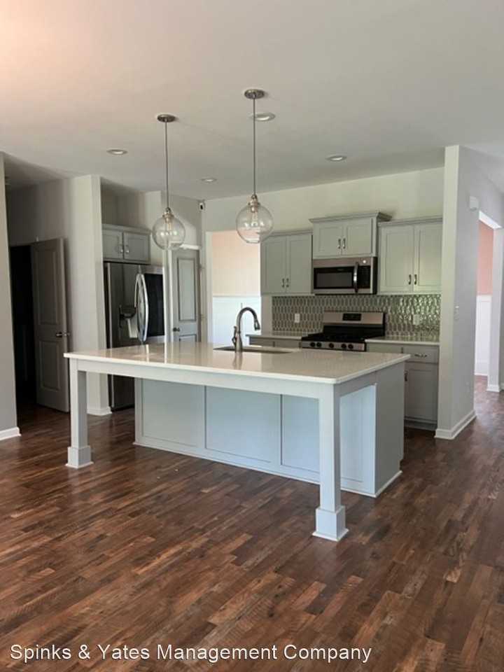 261 Fenwick Farms Dr - Photo 3 of 12