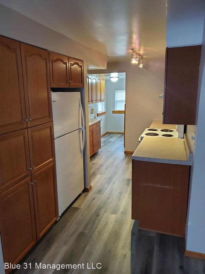 330 7th St - Photo 2 of 17