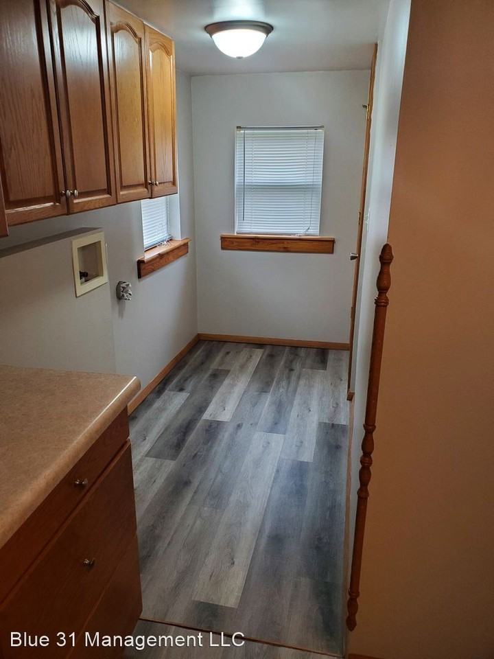 330 7th St - Photo 3 of 17