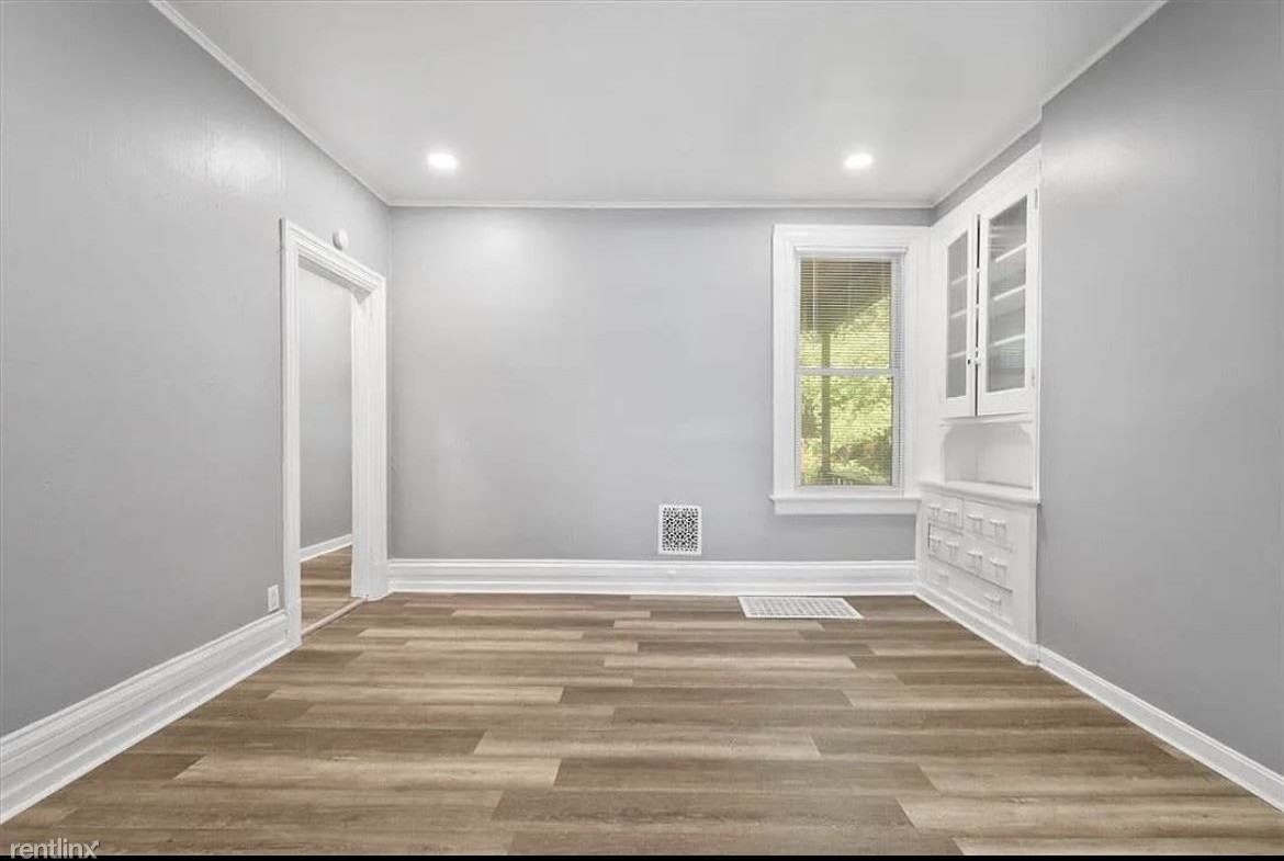 1516 Superior Ave - Photo 3 of 7