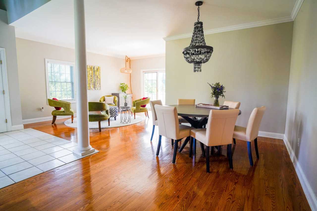 552 Parkside Ct - Photo 3 of 9