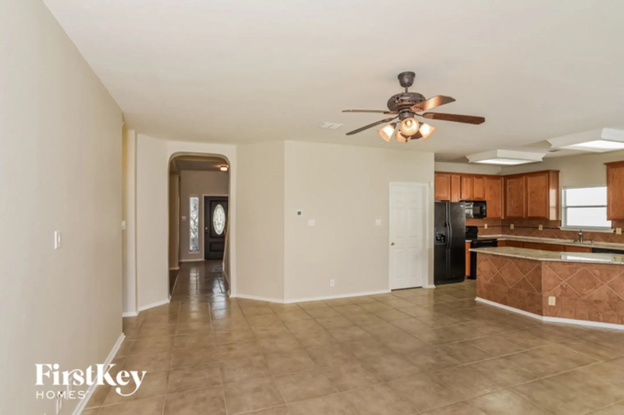 16918 Darien Wing - Photo 2 of 12