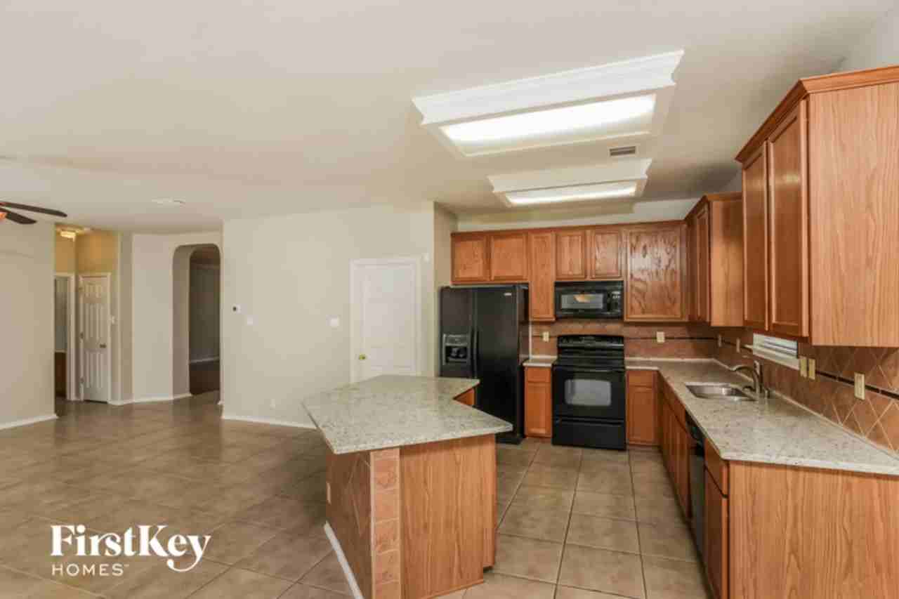 16918 Darien Wing - Photo 3 of 12