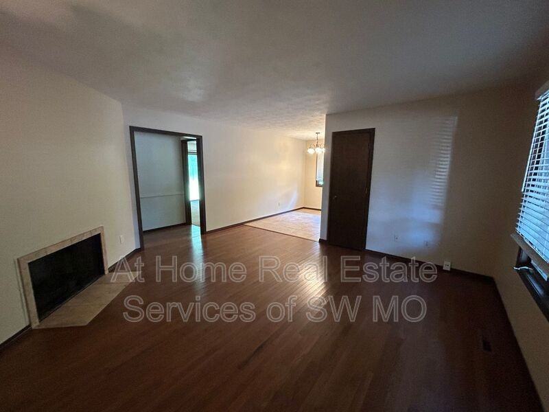 522 E Latoka Ct - Photo 2 of 11