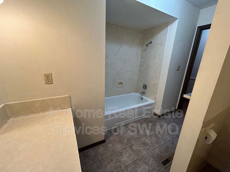522 E Latoka Ct - Photo 4 of 11