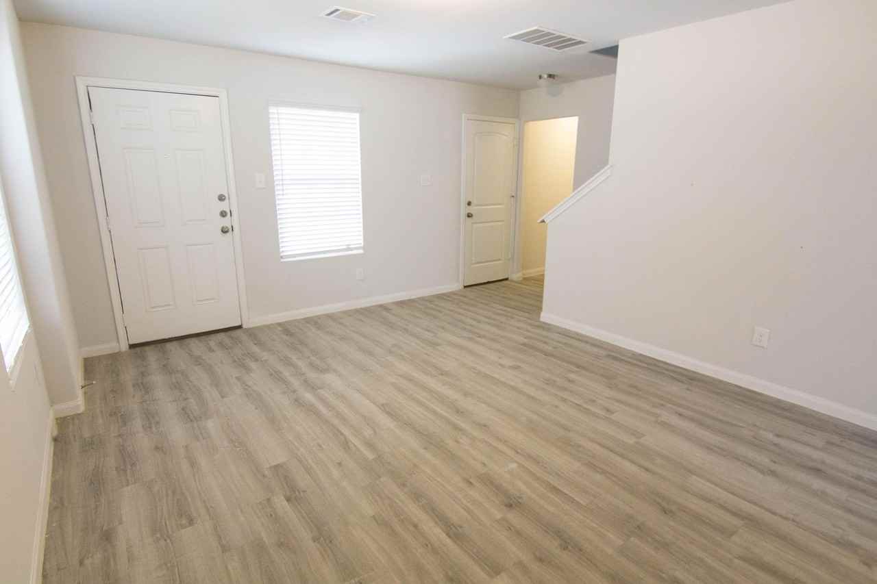 1657 Sax Leigh Dr - Photo 2 of 8